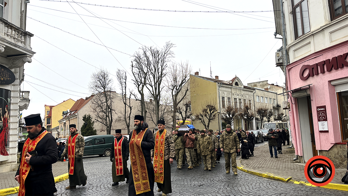 У Коломиї попрощалися з померлим захисником Юрієм Титинюком 13