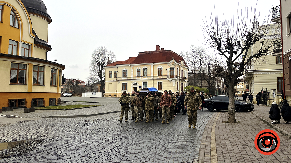 У Коломиї попрощалися з померлим захисником Юрієм Титинюком 8
