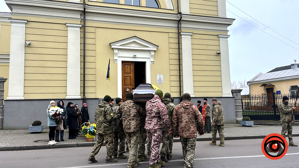 У Коломиї попрощалися з померлим захисником Юрієм Титинюком 26