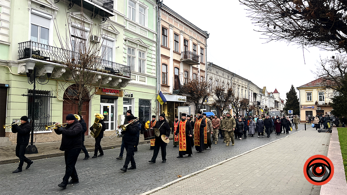 У Коломиї попрощалися з померлим захисником Юрієм Титинюком 18