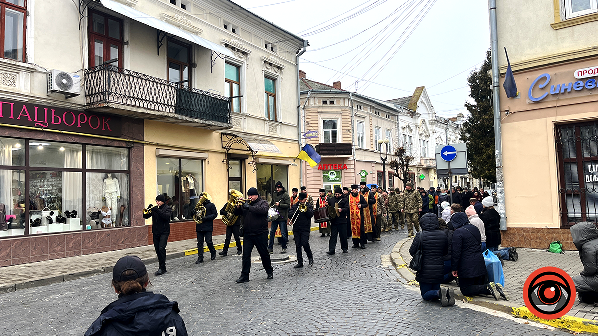 У Коломиї попрощалися з померлим захисником Юрієм Титинюком 16