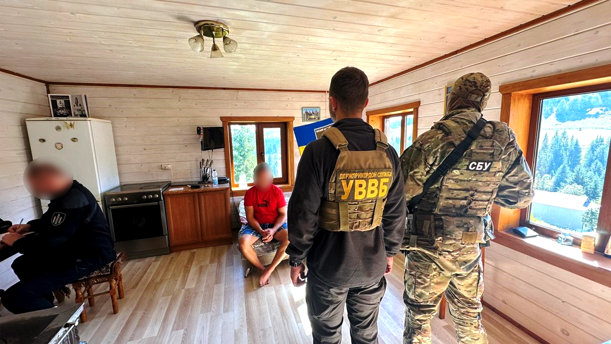 Прикордонник разом зі спільниками незаконно переправляли військовозобов'язаних у Румунію