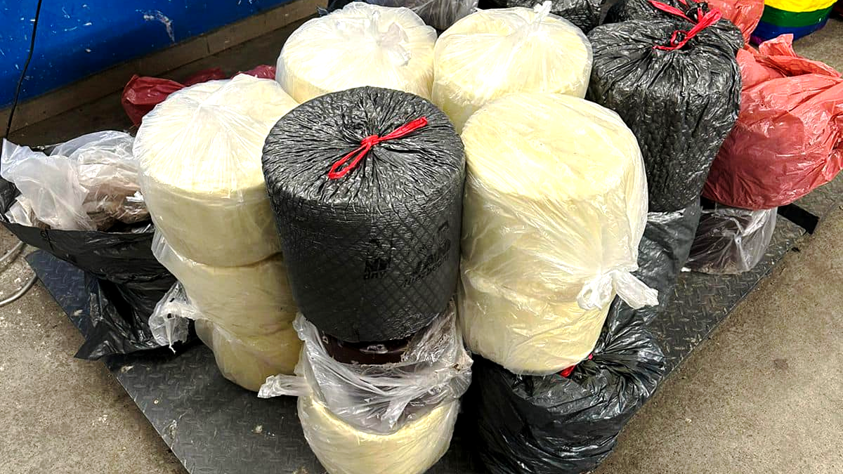 Шоколадний контрабандист: прикарпатець намагався незаконно ввезти пів тонни шоколаду 1