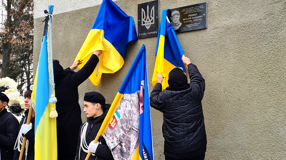 У Снятинській громаді відкрили меморіальні дошки полеглим воїнам Миколі Пронюку та Віталію Ріпку 3