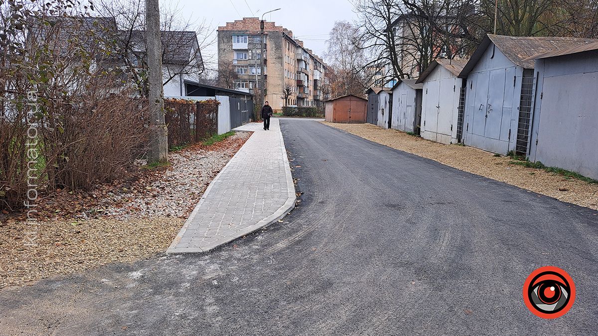На вулиці Хмельницького у Коломиї відремонтували тротуар за майже 200 тисяч гривень 2