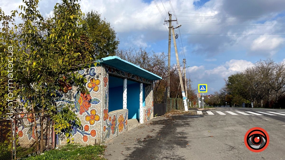 Унікальне мистецтво: як у селі на Коломийщині оновили зупинку з мозаїкою 3