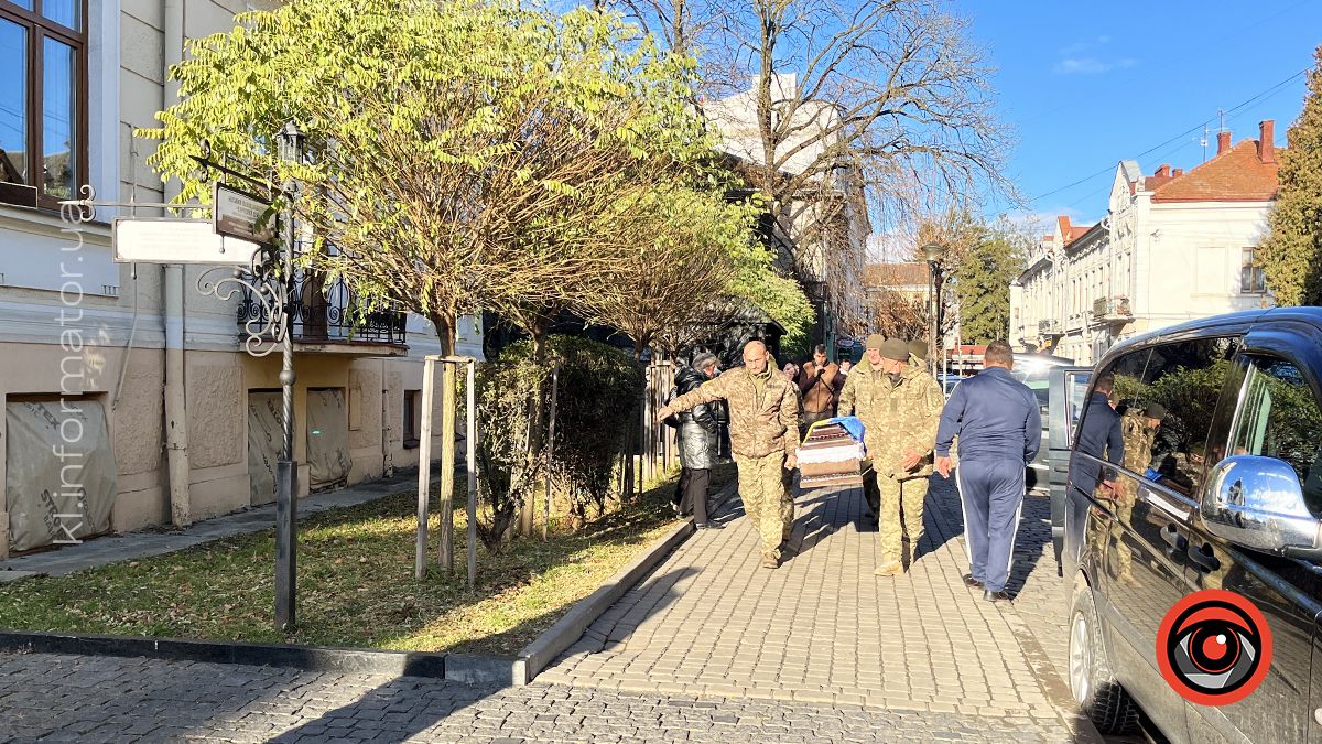 22 листопада у Коломиї в останню дорогу проведуть Юрія Титинюка 3