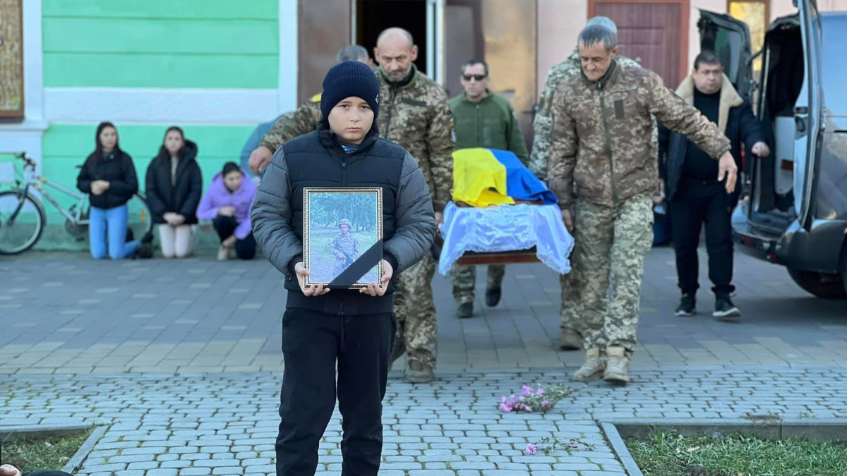 На Коломийщині зустріли скорботний кортеж із тілом Героя Юрія Сенчука