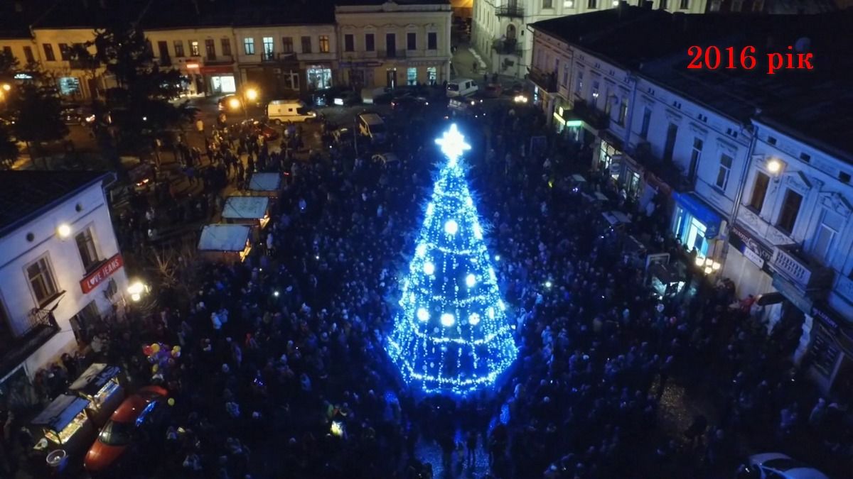 Головні ялинки Коломиї у різні роки 8