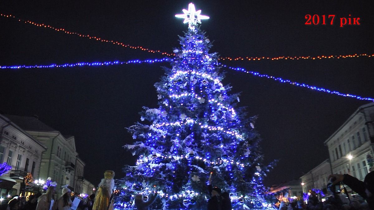 Головні ялинки Коломиї у різні роки 9