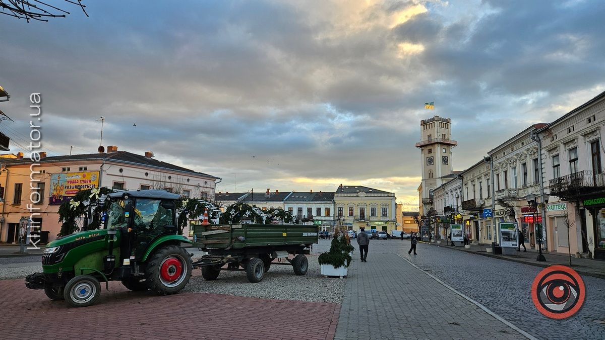 У центрі Коломиї готуються відкрити різдвяну шопку 2