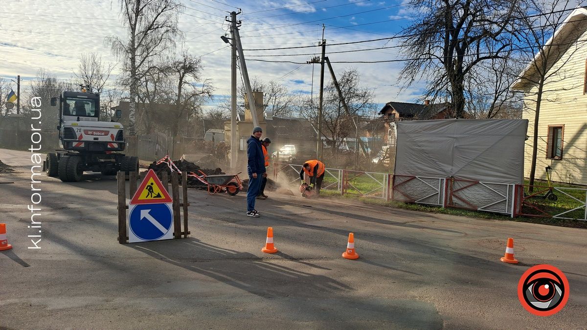 У Воскресінцях тимчасово перекрили дорогу 2