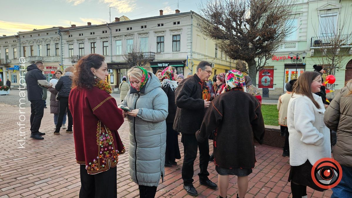 Традиційну різдвяну шопку урочисто відкрили у центрі Коломиї 3