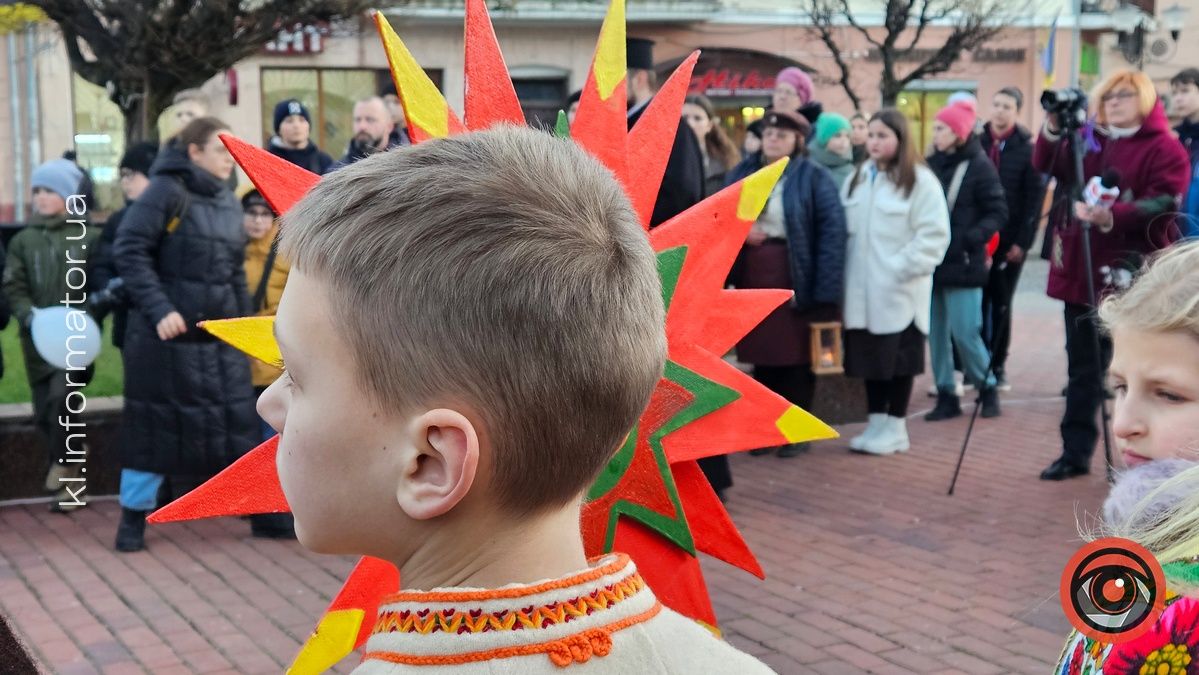 Традиційну різдвяну шопку урочисто відкрили у центрі Коломиї 7