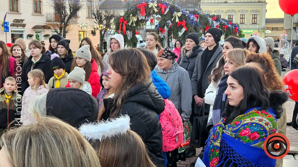Традиційну різдвяну шопку урочисто відкрили у центрі Коломиї 10