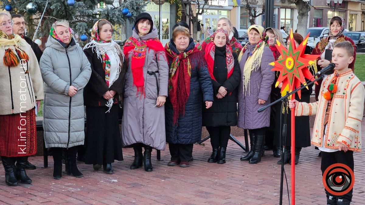 Традиційну різдвяну шопку урочисто відкрили у центрі Коломиї 14