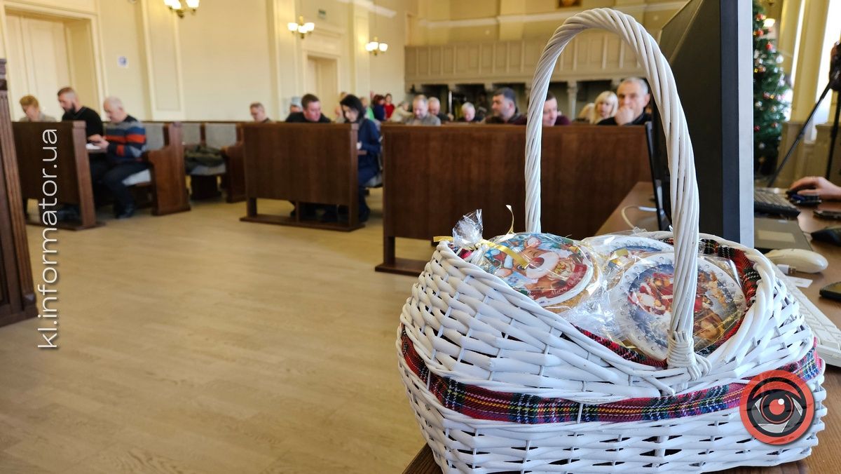 Міські обранці приймали привітання пластунів і розглянули 70 додаткових земельних питань 4