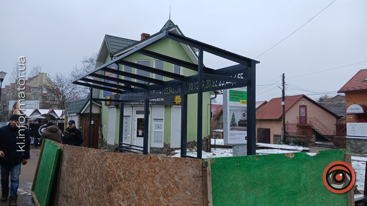 Скільки в Коломиї влада готова заплатити за 4 автобусні зупинки