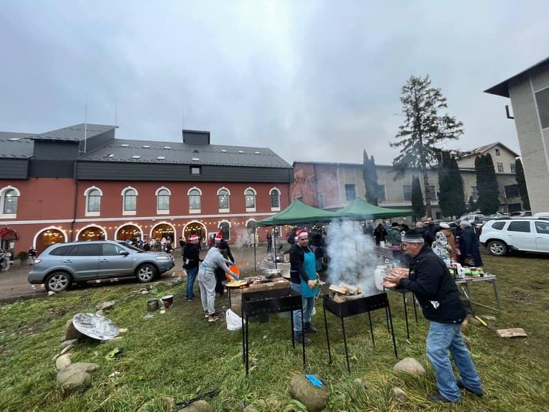 В Косові провели благодійний ярмарок "Теплий базар" 1