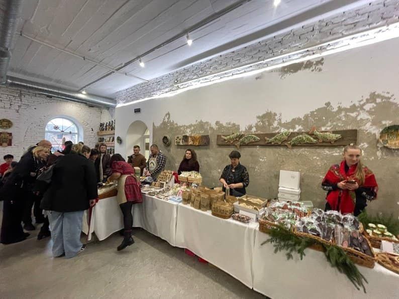 В Косові провели благодійний ярмарок "Теплий базар" 2