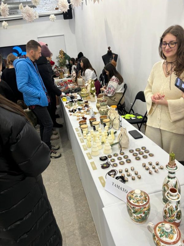 В Косові провели благодійний ярмарок "Теплий базар" 3