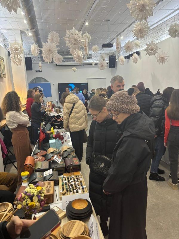 В Косові провели благодійний ярмарок "Теплий базар" 5
