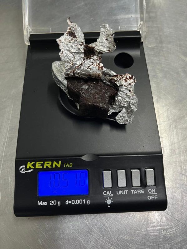 Цукерки із "сюрпризом": прикордонники вилучили наркотики в пасажирки автобуса 2