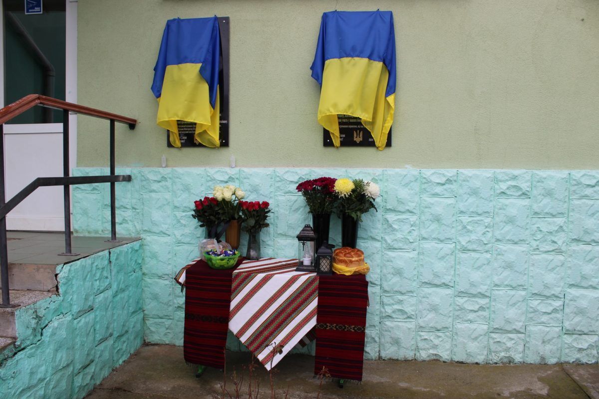 У Верховині відкрили меморіальні дошки двом полеглим Героям 5