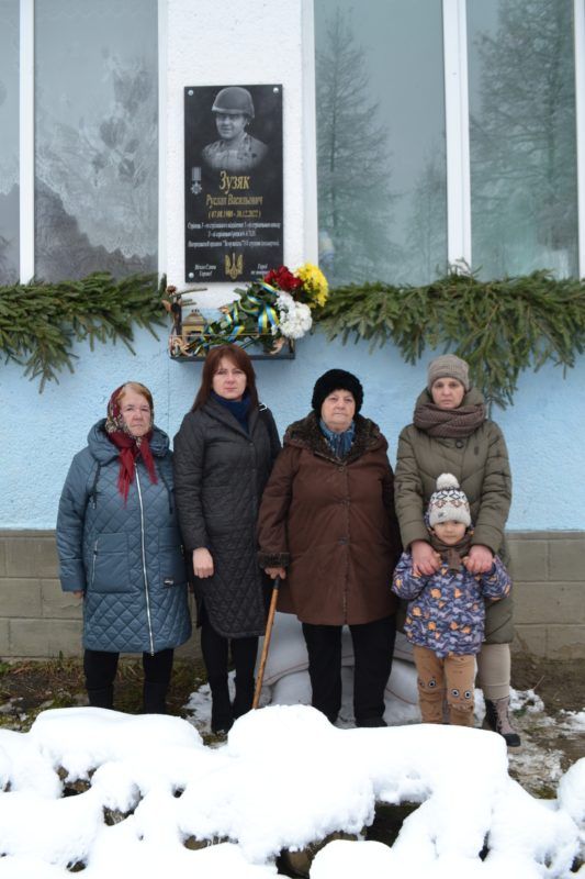 На Верховинщині відкрили пам'ятну дошку Герою Руслану Зузяку 3