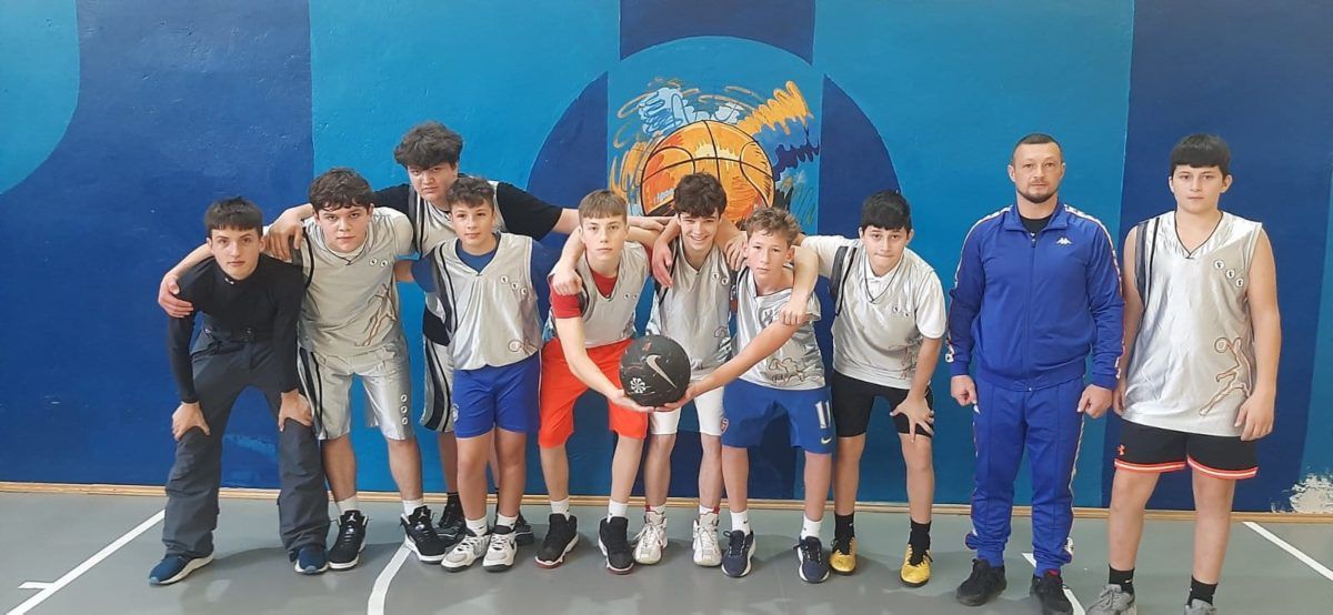 В Коломиї визначили переможців ІІ етапу змагань "Пліч-о-пліч" з баскетболу 4