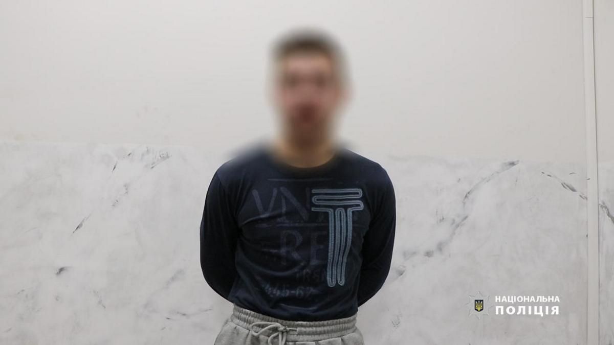 П'яний молодик на Прикарпатті кинув камінь в авто поліції та втік 2