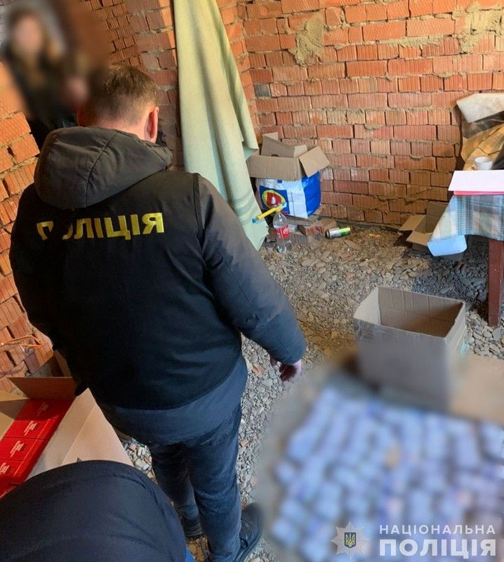 На Коломийщині викрили підпільний тютюновий бізнес 4