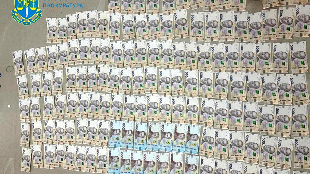 Продавали неіснуючі автівки: на Прикарпатті затримали групу шахраїв 1