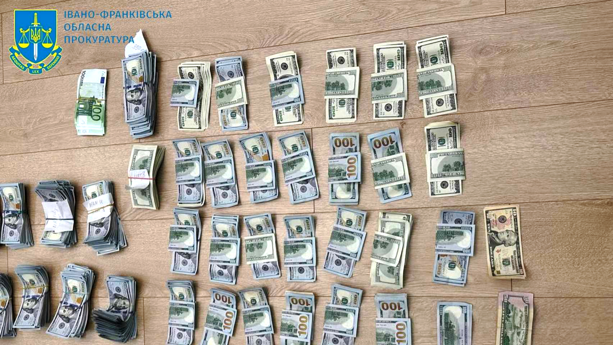 Продавали неіснуючі автівки: на Прикарпатті затримали групу шахраїв 2