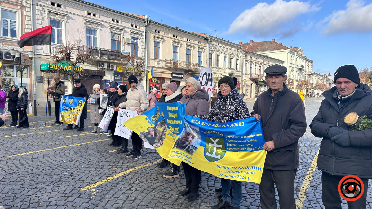 “Не мовчи! Полон вбиває!”: в Коломиї відбулась акція на підтримку полонених 5