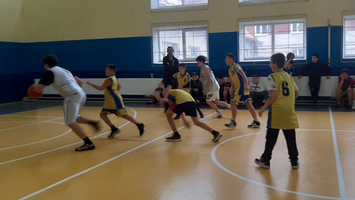 В Коломиї визначили переможців ІІ етапу змагань "Пліч-о-пліч" з баскетболу