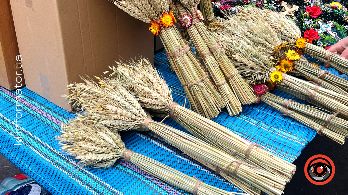 Символ Різдва: яка вартість дідуха на базарі в Коломиї 1