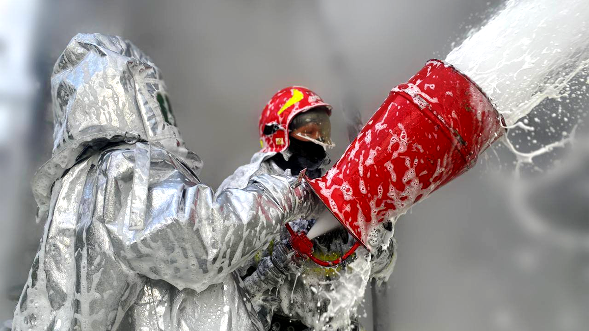 Рятувальники ліквідували пожежі, які виникли внаслідок обстрілу. ФОТО 4