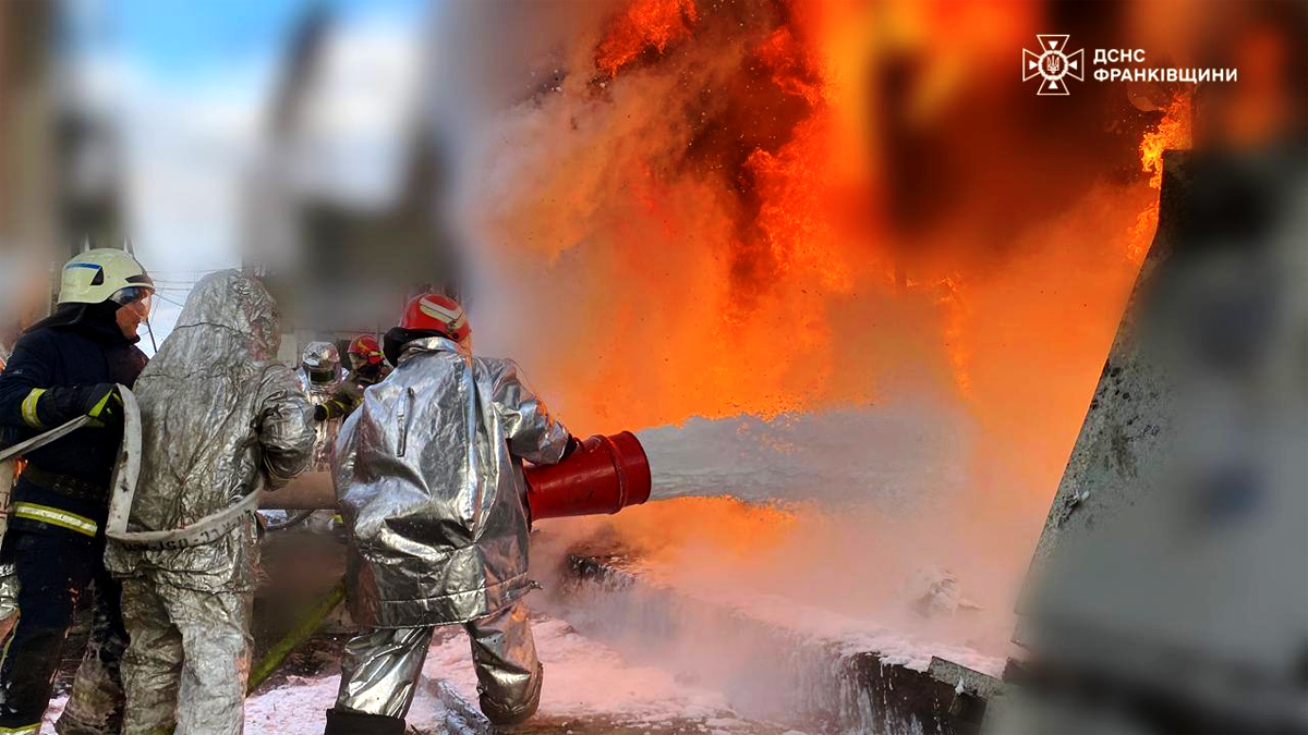 Рятувальники ліквідували пожежі, які виникли внаслідок обстрілу. ФОТО 1