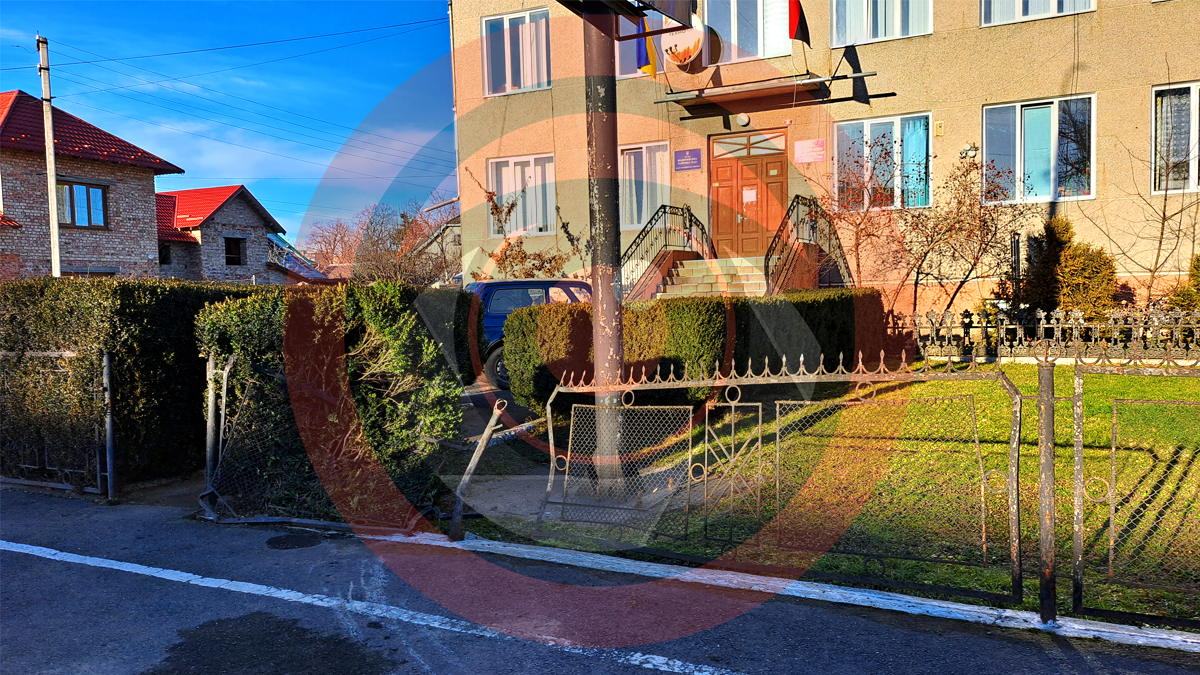 У Коломії водійка Opel Vivaro протаранила огорожу РДА 1