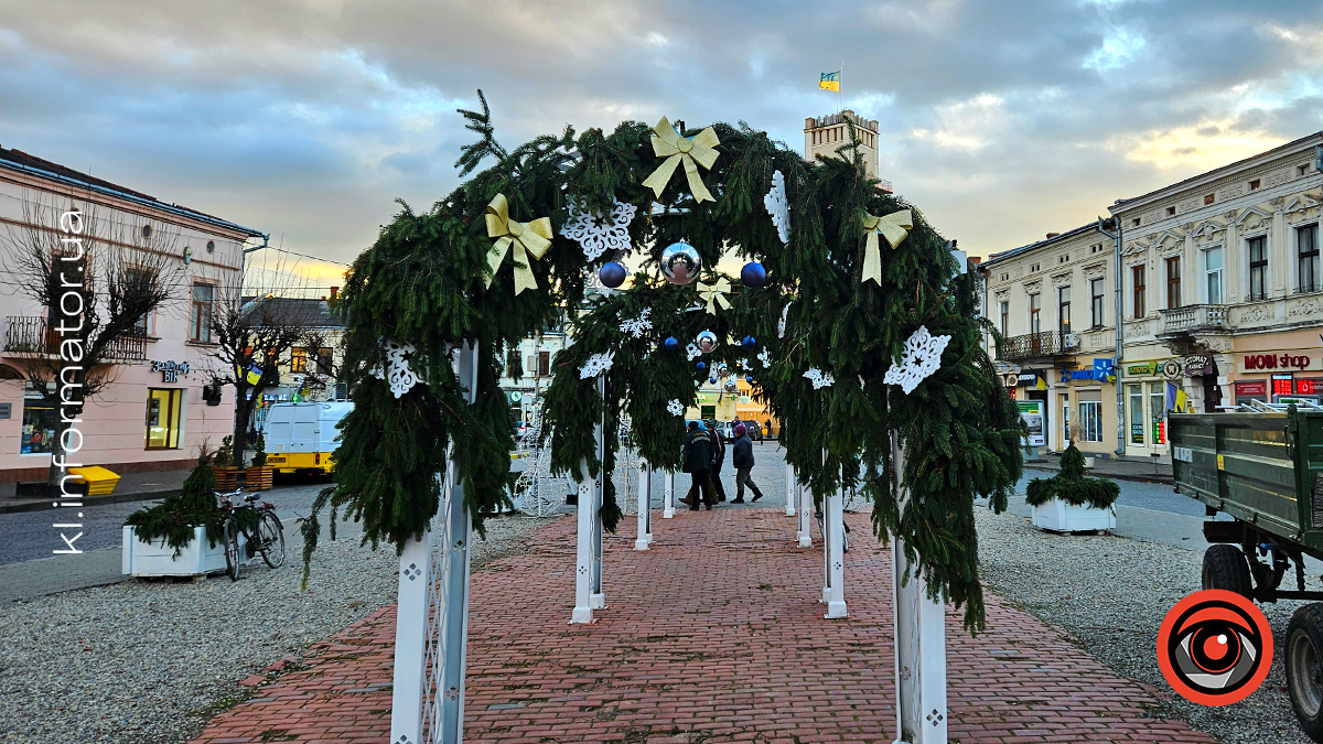 Засніжена з ароматом Різдва | Якою була Коломия в грудні 2024 15