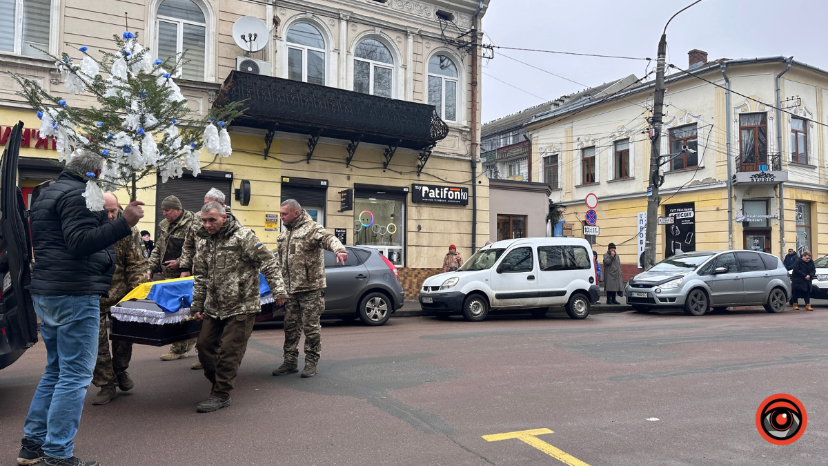 В Коломию "на щиті" повернувся Герой Володимир Іванищук 2