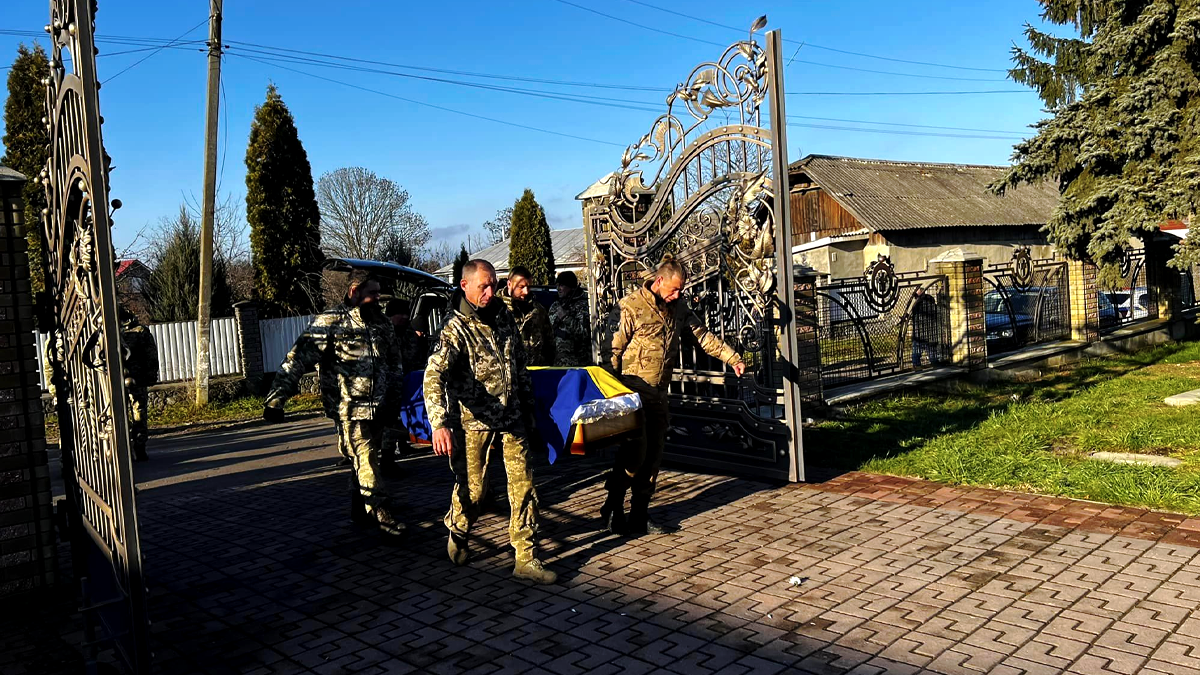 У Городенці на вічний спочинок провели воїна Андрія Цалина 8