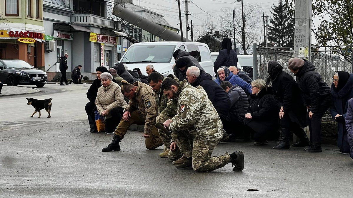 У Городенці зустріли скорботний кортеж з тілом Андрія Цалина 5