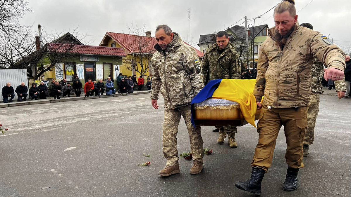 У Городенці зустріли скорботний кортеж з тілом Андрія Цалина 4