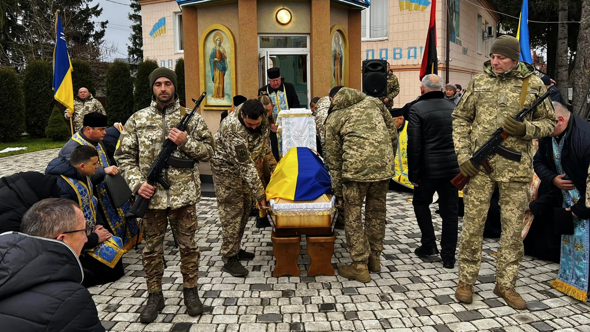 У Городенці зустріли скорботний кортеж з тілом Андрія Цалина 3