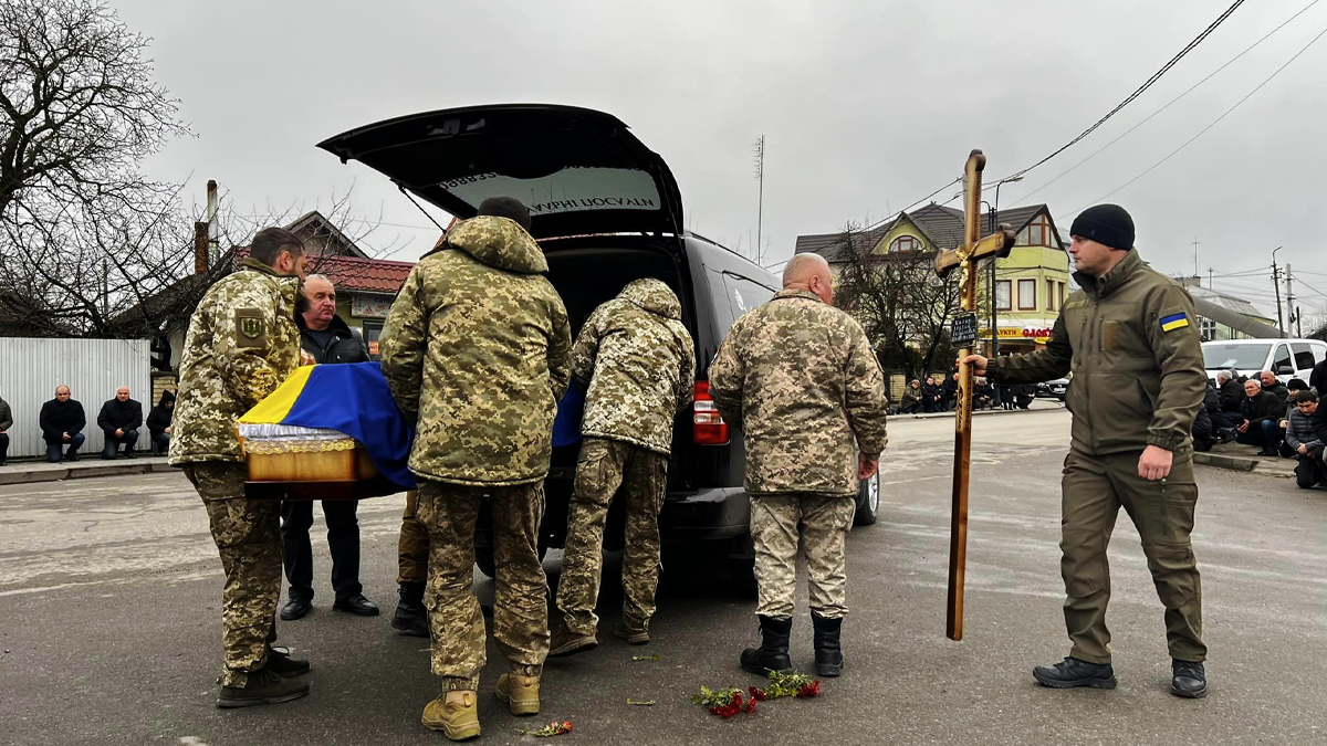 У Городенці зустріли скорботний кортеж з тілом Андрія Цалина 1