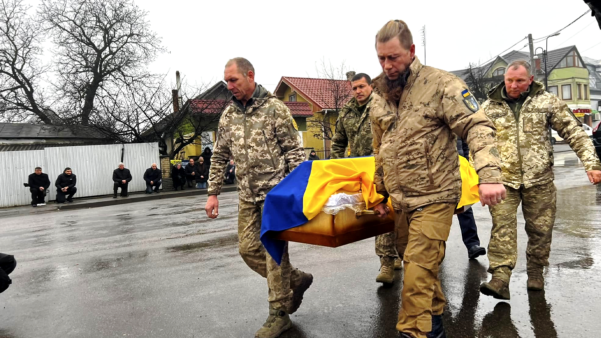 У Городенці зустріли скорботний кортеж з тілом полеглого воїна Володимира Бунька 3