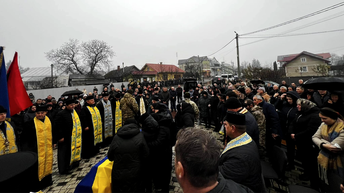 У Городенці зустріли скорботний кортеж з тілом полеглого воїна Володимира Бунька 4