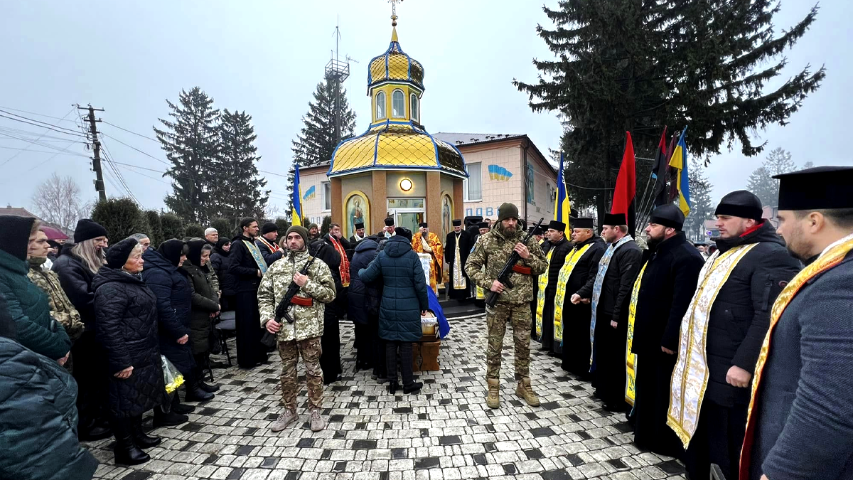 У Городенці зустріли скорботний кортеж з тілом полеглого воїна Володимира Бунька 5